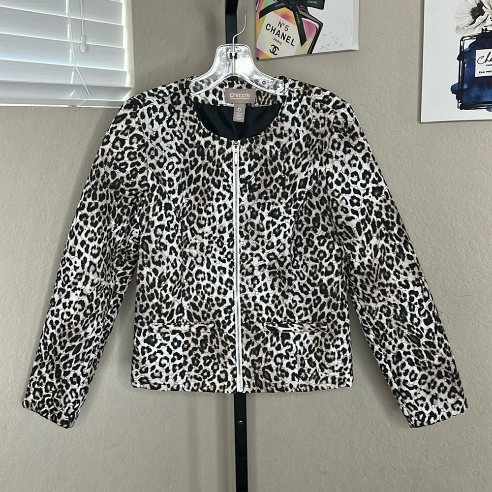 532 - Chicos NWOT Animal Print Puffer Jacket with Pockets Size 0 (Small)